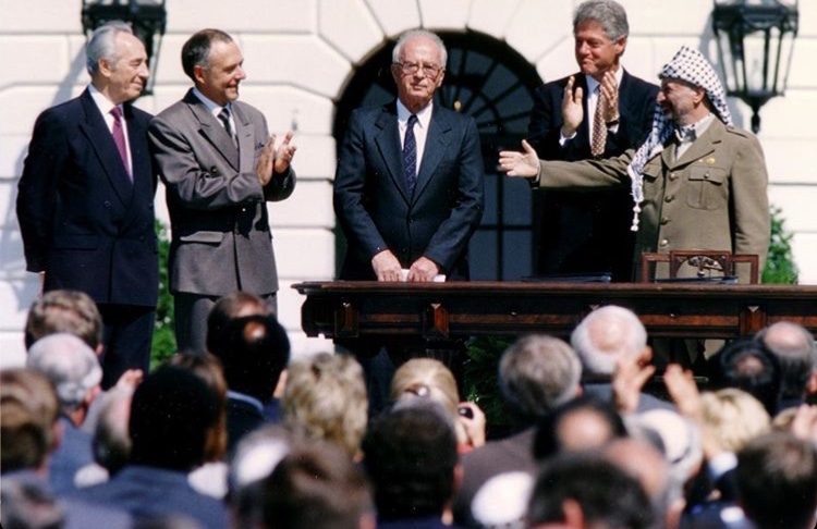 بحثاً عن الفلسطيني في اللغة