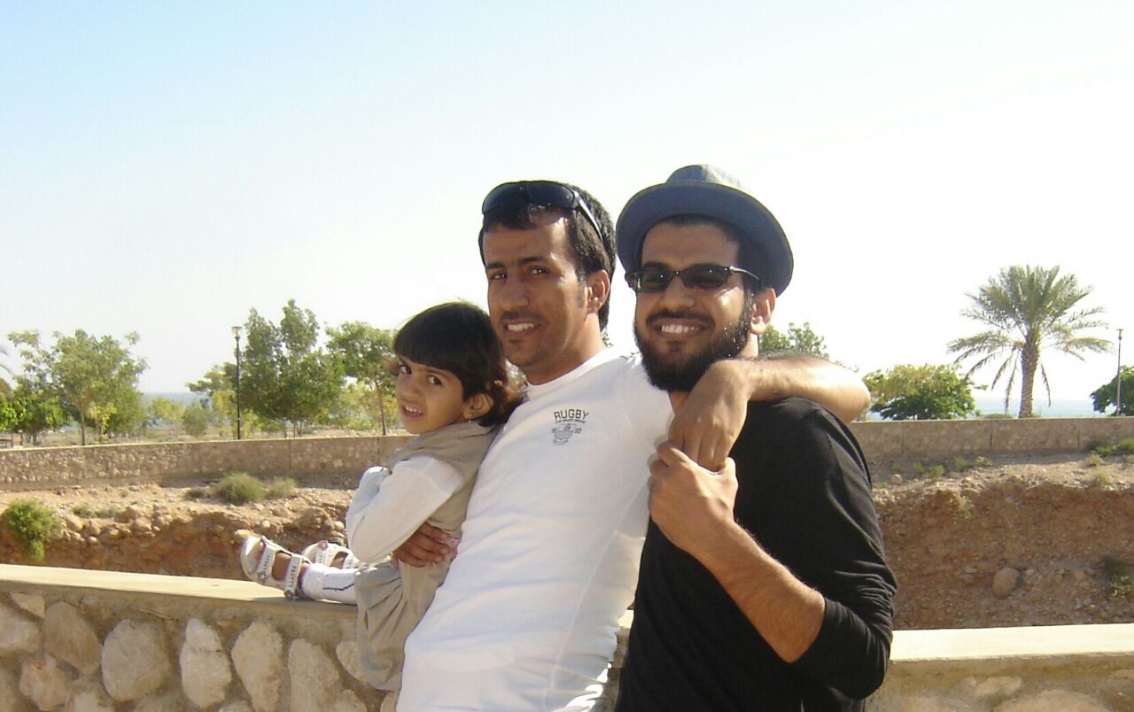 ملاكٌ يَرعى ضَحِكات الأطفال في المقبرة