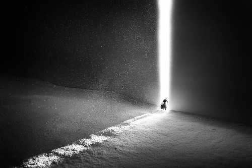  ضوءٌ من بعيد  