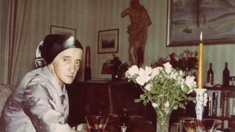 كريتسينه لافانت: في مديح التوقّف عن البكاء