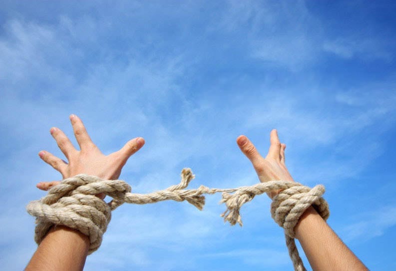 العبودية بين الأسرة والمجتمع والدين