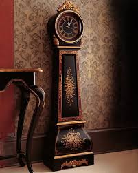 الساعات لـ: آنا ماريا ماتوتي