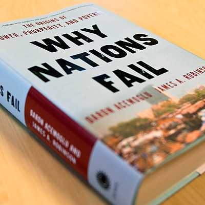 بين المؤسسات والاستعمار