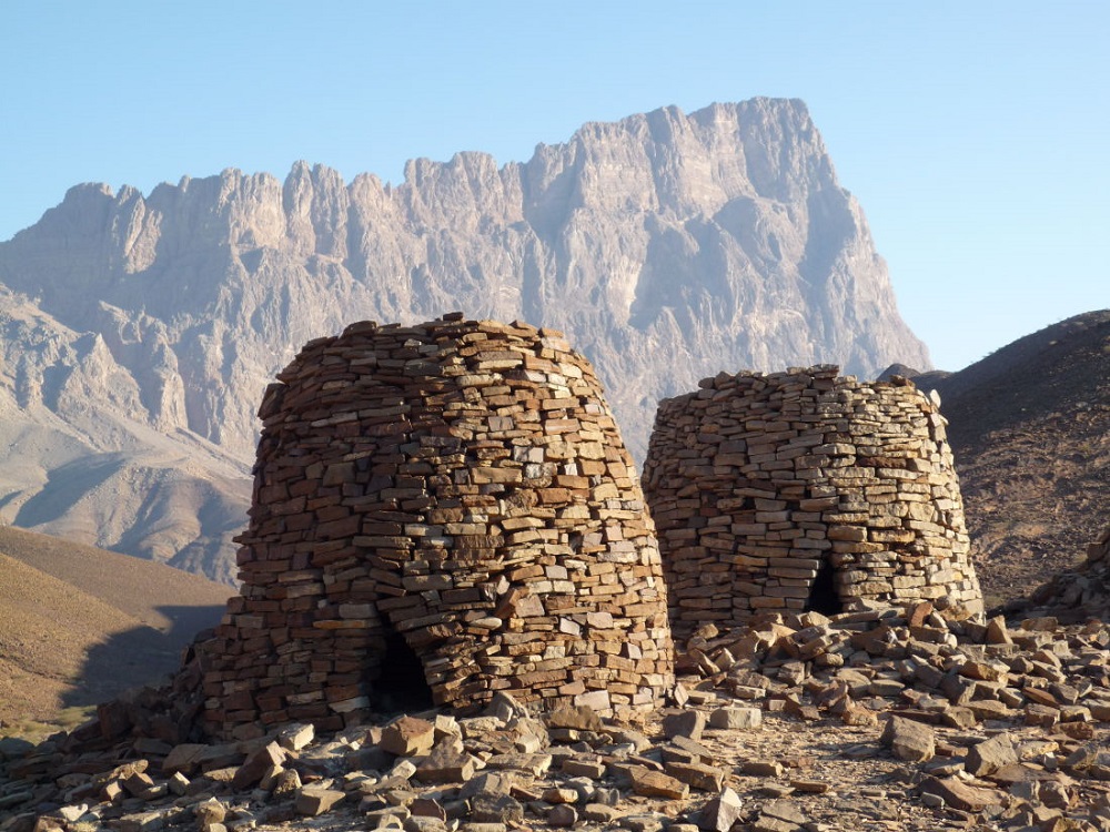 خريطةٌ جنائزيةٌ، لأن الخرائط لا تكذب