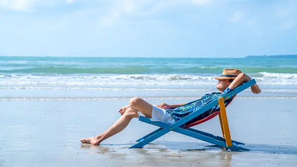 أيهما تفضل بذل جهد عقلي أم الاسترخاء على شاطئ البحر