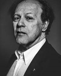 خابير مارياس يكتب عن الكاتب والعُزلة