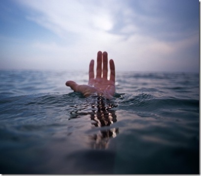 الفرقة الناجية تغرق