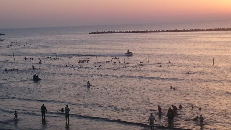 نزولاً إلى بحر لا شمس فيه