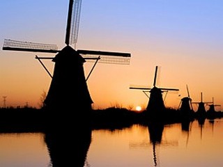 الشرق والراحلون: ما همست به في أذني الطواحين