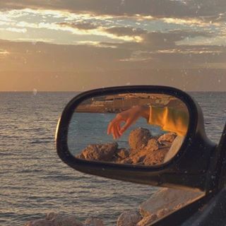 مِرآة .. صَمْتٌ ورَائِحَة