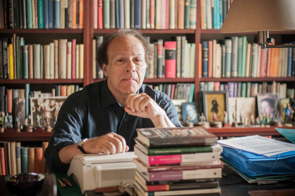 الروائي الإسباني خافيير مارياس: القصة تُروى مرة واحدة فقط.. وإلى الأبد!