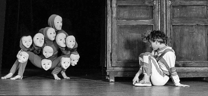  العلاقة بين الفلسفة والأدب